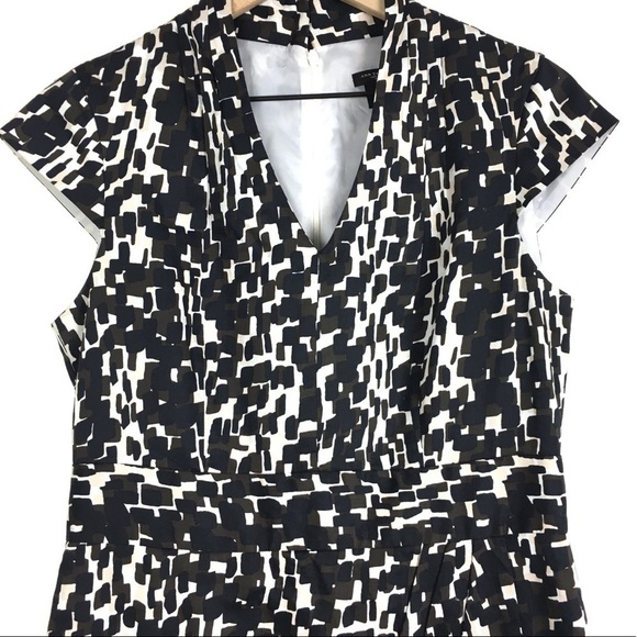 ANN TAYLOR Sheath Dress Cap Sleeve Wrap Work Fitted Geo Print V Neck Size 6 - Picture 2 of 9